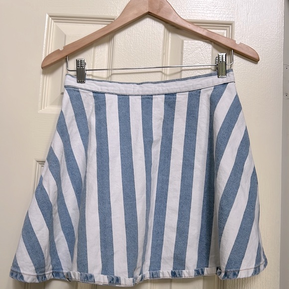 American Apparel Blue and White Denim Side-Zip and Button Circle Skirt - Picture 4 of 7